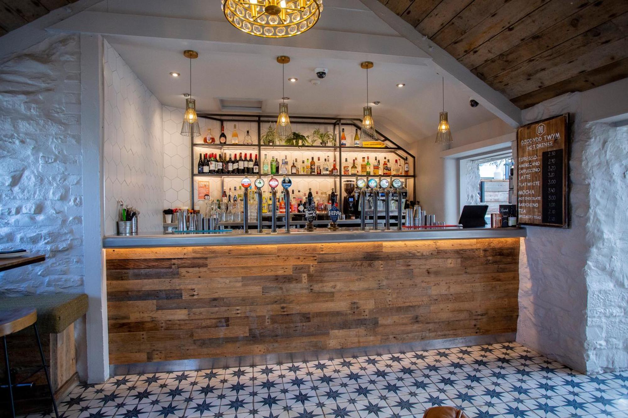 Hive Townhouse Hotel Aberaeron Buitenkant foto